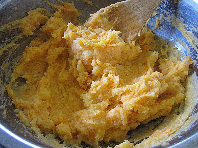 Steps for Making Baked Cheese Sweet Potato Mash