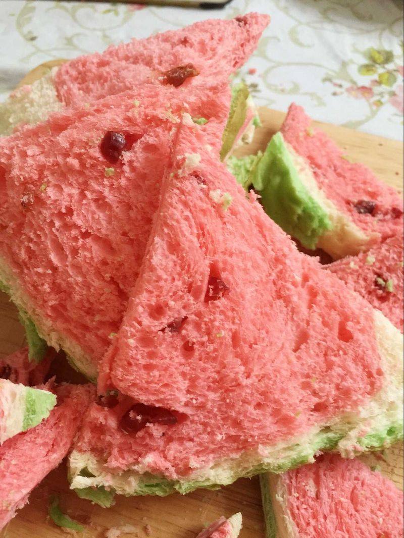 Steps for Making Cute Watermelon Toast