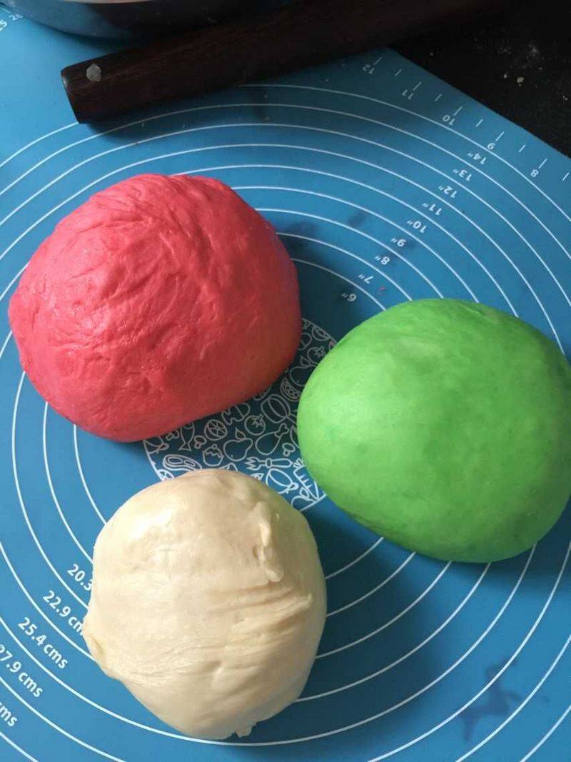 Steps for Making Cute Watermelon Toast