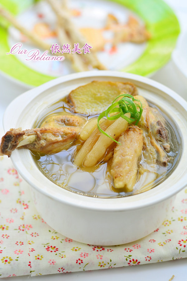 Prevent Dryness in Autumn - Sand Ginseng and Ophiopogon Chicken Soup