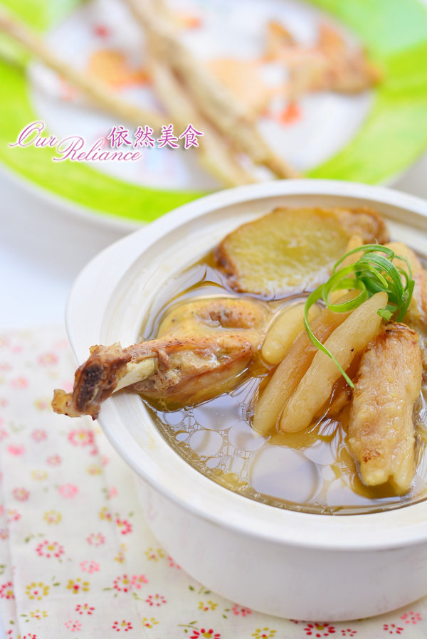 Prevent Dryness in Autumn - Sand Ginseng and Ophiopogon Chicken Soup