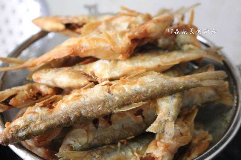 Steps for Making Fried Small Fish