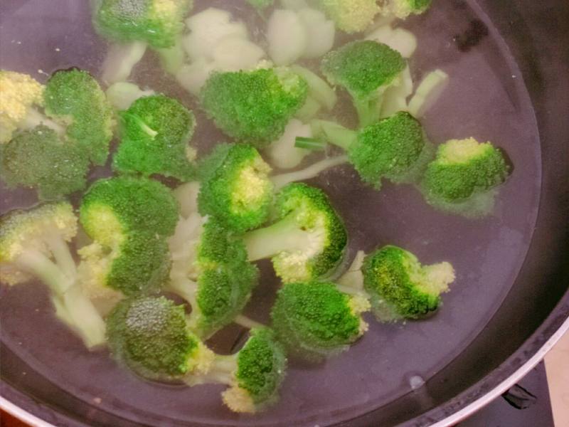 Broccoli and King Oyster Mushroom Stir Fry Steps