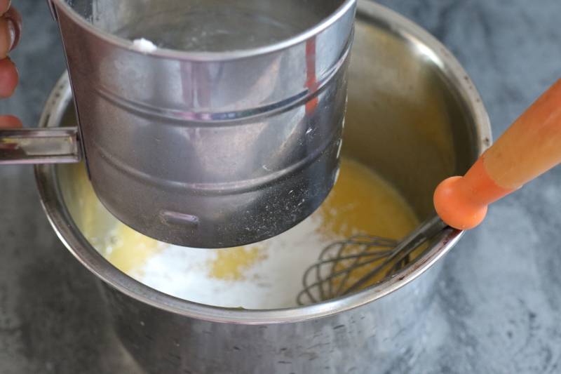 Steps for Making Chiffon Heart-Shaped Cake