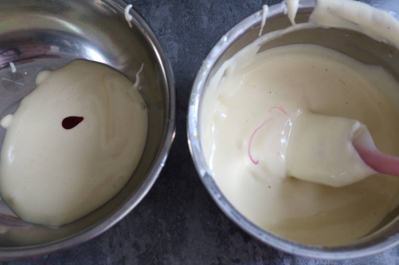 Steps for Making Chiffon Heart-Shaped Cake