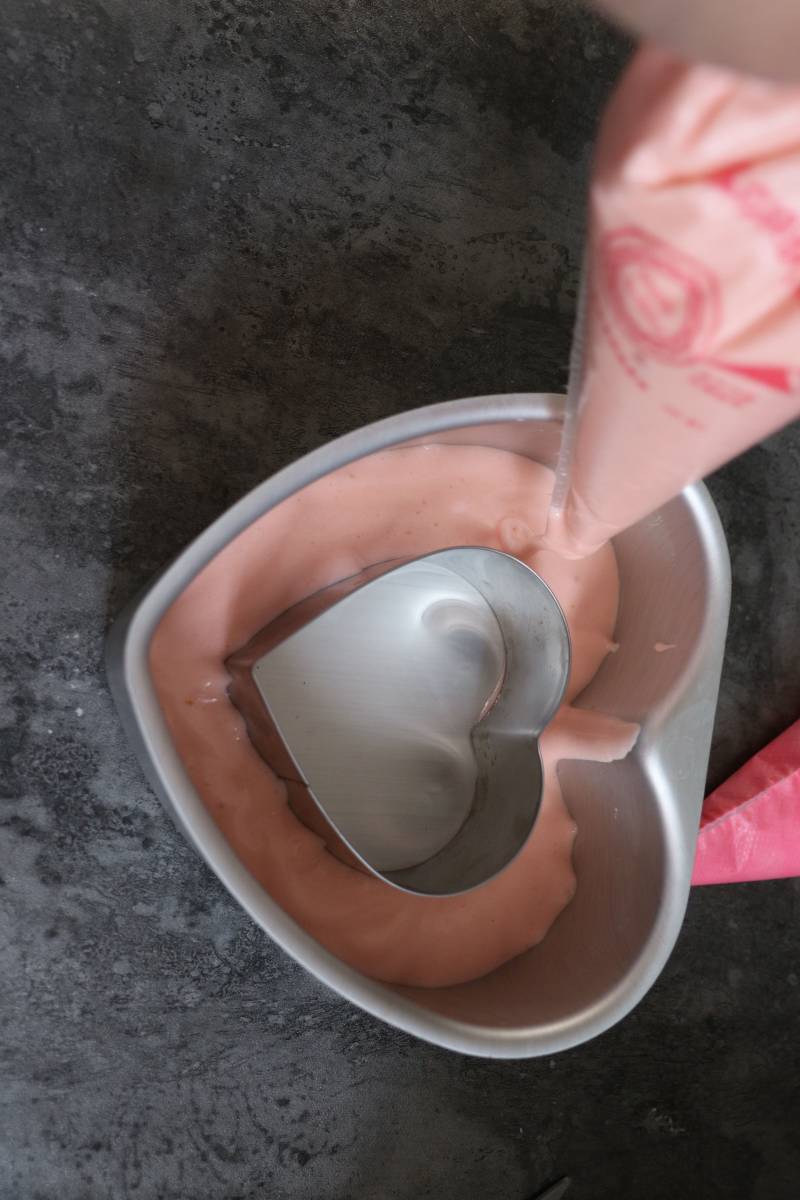 Steps for Making Chiffon Heart-Shaped Cake