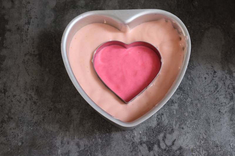 Steps for Making Chiffon Heart-Shaped Cake