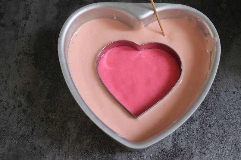 Steps for Making Chiffon Heart-Shaped Cake