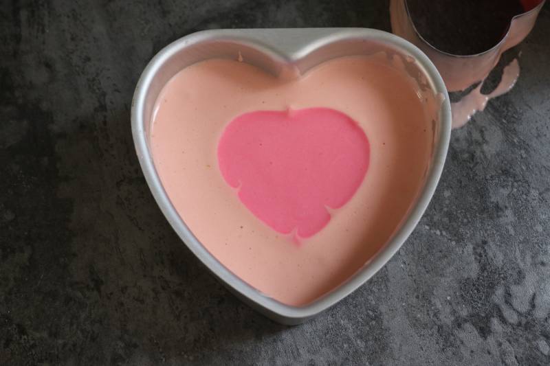 Steps for Making Chiffon Heart-Shaped Cake