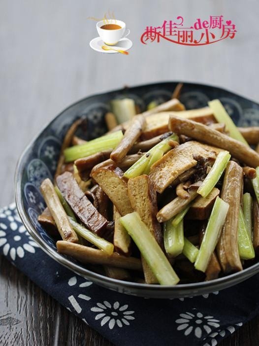 Celery and Tea Tree Mushroom Stir-Fry with Dried Tofu