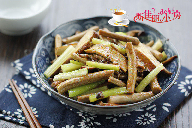 Steps for making Celery and Tea Tree Mushroom Stir-Fry with Dried Tofu