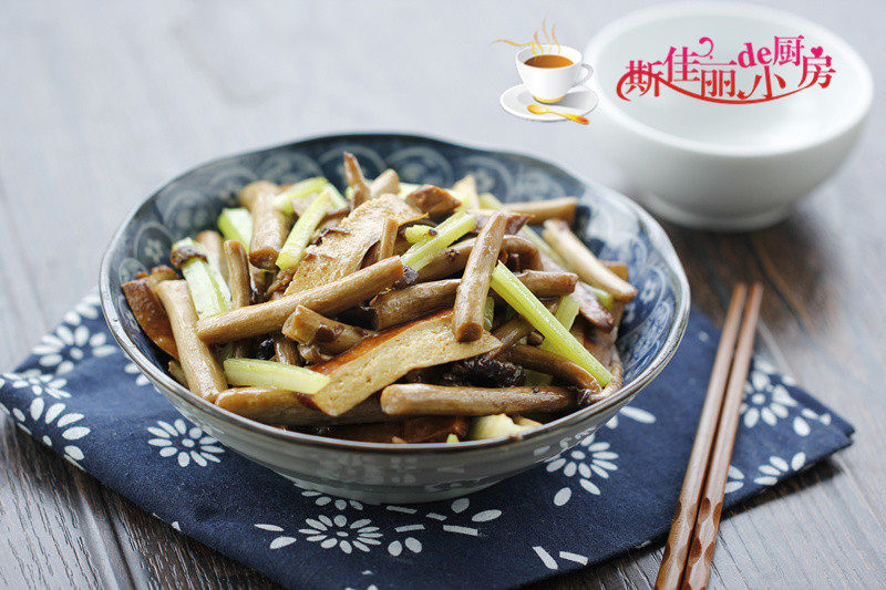 Celery and Tea Tree Mushroom Stir-Fry with Dried Tofu