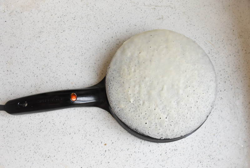 Steps for Making Quick and Delicious Pancakes Using Small Kitchen Tools