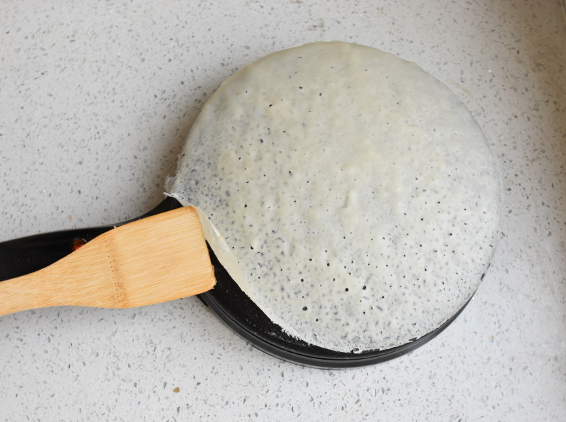 Steps for Making Quick and Delicious Pancakes Using Small Kitchen Tools