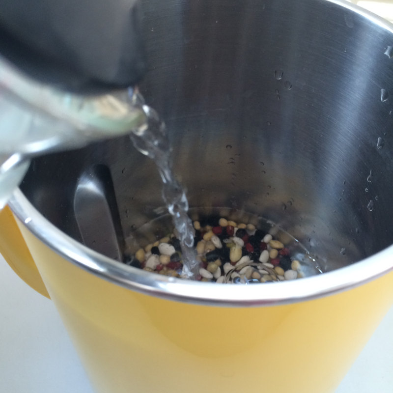 Steps for Making Five-Bean Beauty Soup