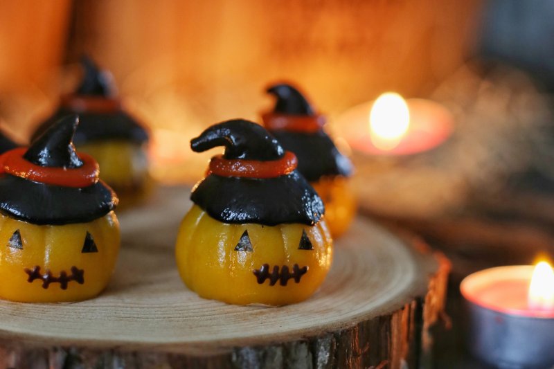 Steps for Making Pumpkin Monster Steamed Cake