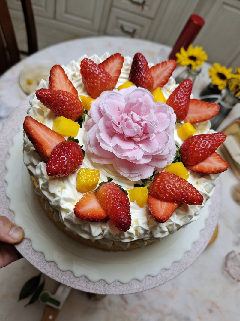 8-Inch Fruit Cream Cake