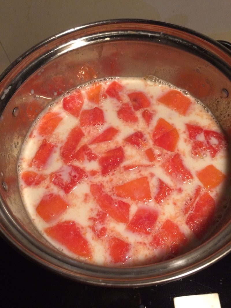 Steps for Making Iced Milk Papaya Rock Sugar Soup