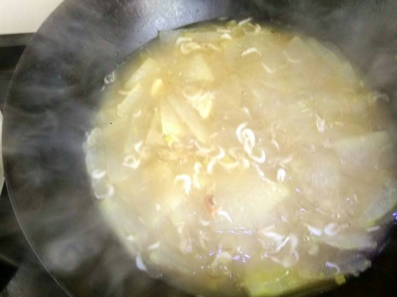 Steps for Cooking Shrimp and Winter Melon Vermicelli Soup