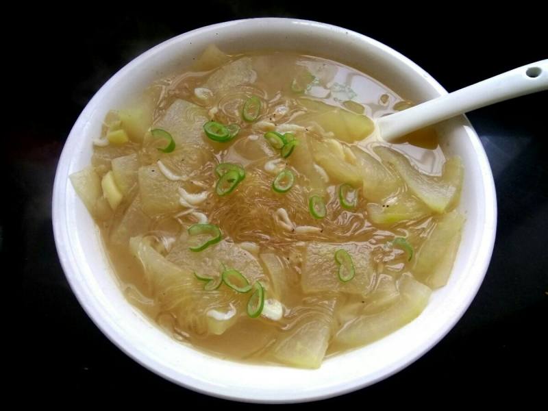 Steps for Cooking Shrimp and Winter Melon Vermicelli Soup