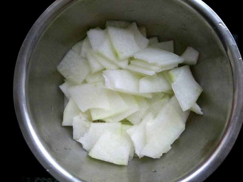 Steps for Cooking Shrimp and Winter Melon Vermicelli Soup