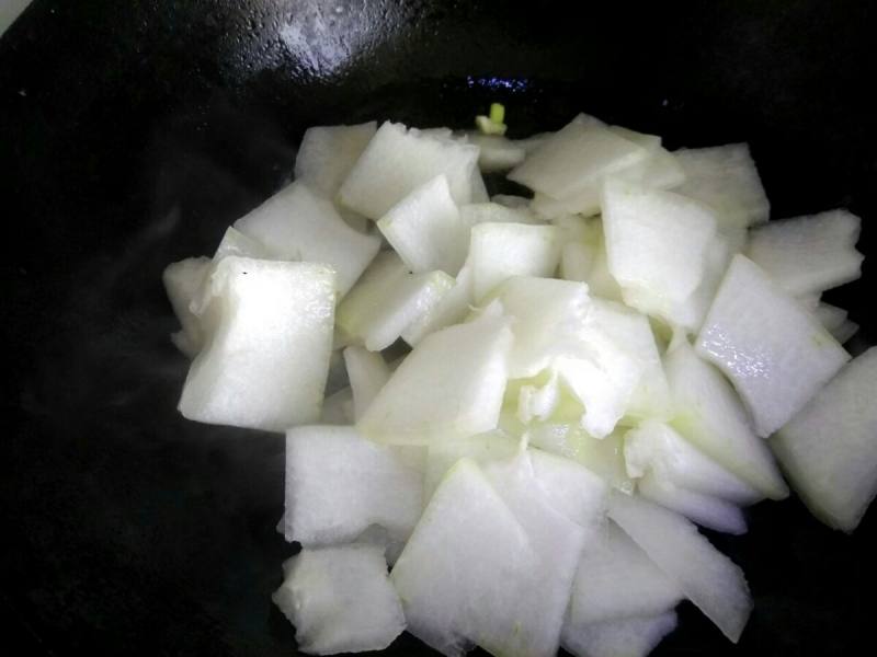 Steps for Cooking Shrimp and Winter Melon Vermicelli Soup