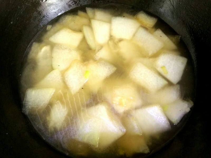 Steps for Cooking Shrimp and Winter Melon Vermicelli Soup