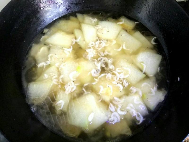 Steps for Cooking Shrimp and Winter Melon Vermicelli Soup