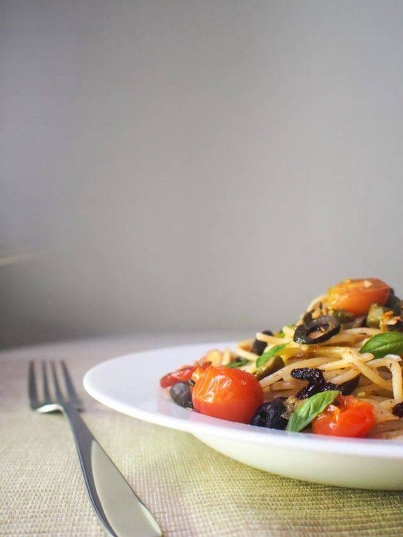 Spicy Tomato Sauce Linguine with Canned Mackerel