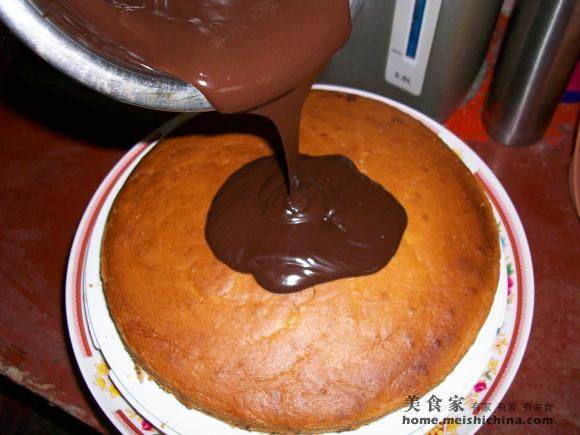 Steps for Making Chocolate Butter Cake for Dad's Birthday