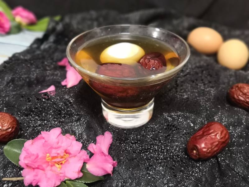 Steps for Making Yellow Sugar Red Date Egg Nourishing Soup