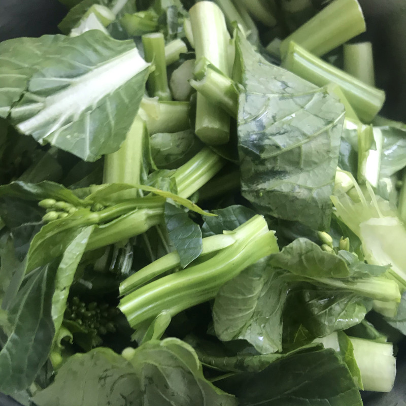 Step-by-Step Guide to Making Stir-Fried Lettuce with Walnut Oil