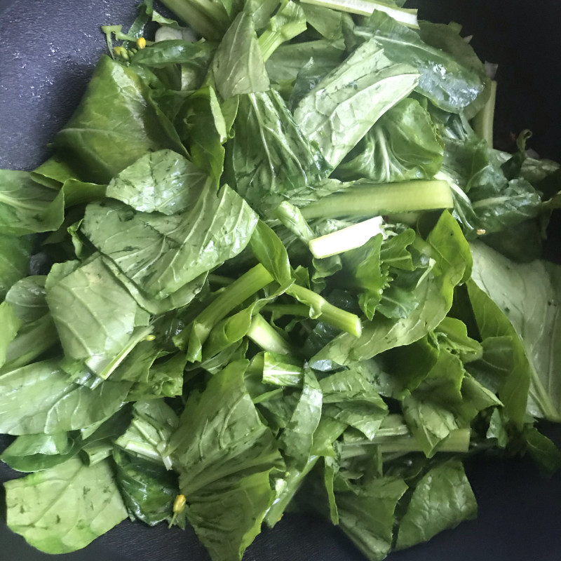 Step-by-Step Guide to Making Stir-Fried Lettuce with Walnut Oil