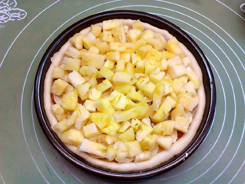 Steps for making Pineapple Banana Pizza