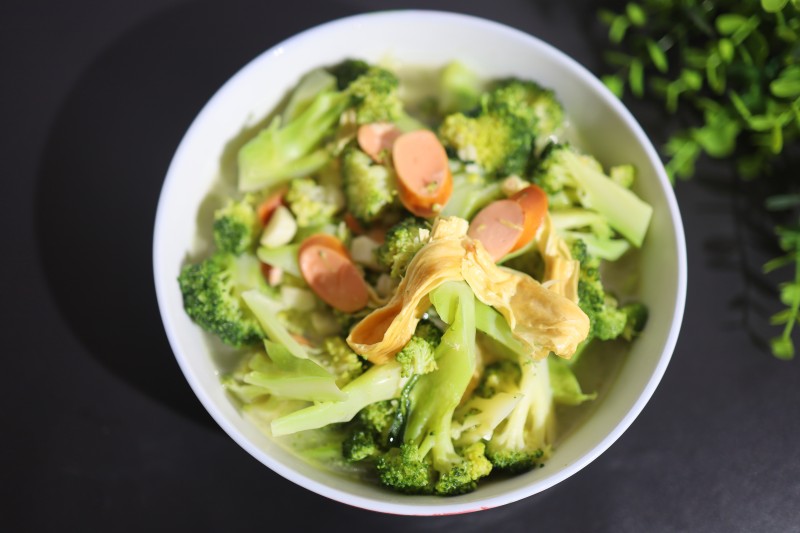 Steps for Making Clear Broth Broccoli