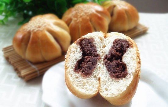 Flower-shaped Red Bean Bread