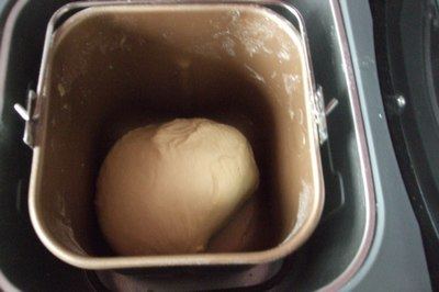 Step-by-Step Process of Making Flower-shaped Red Bean Bread