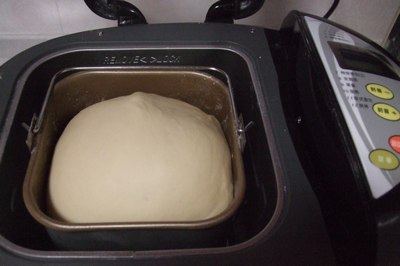 Step-by-Step Process of Making Flower-shaped Red Bean Bread