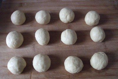 Step-by-Step Process of Making Flower-shaped Red Bean Bread