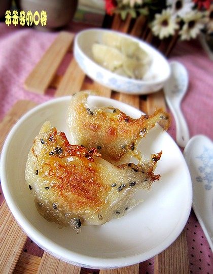 Celery and Pork Crispy Pan-Fried Dumplings