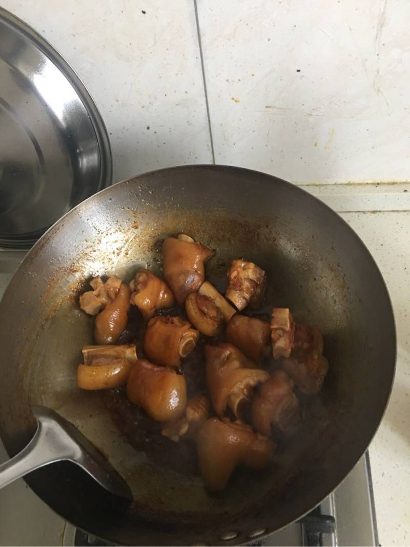 Steps for Cooking Braised Pork Trotters