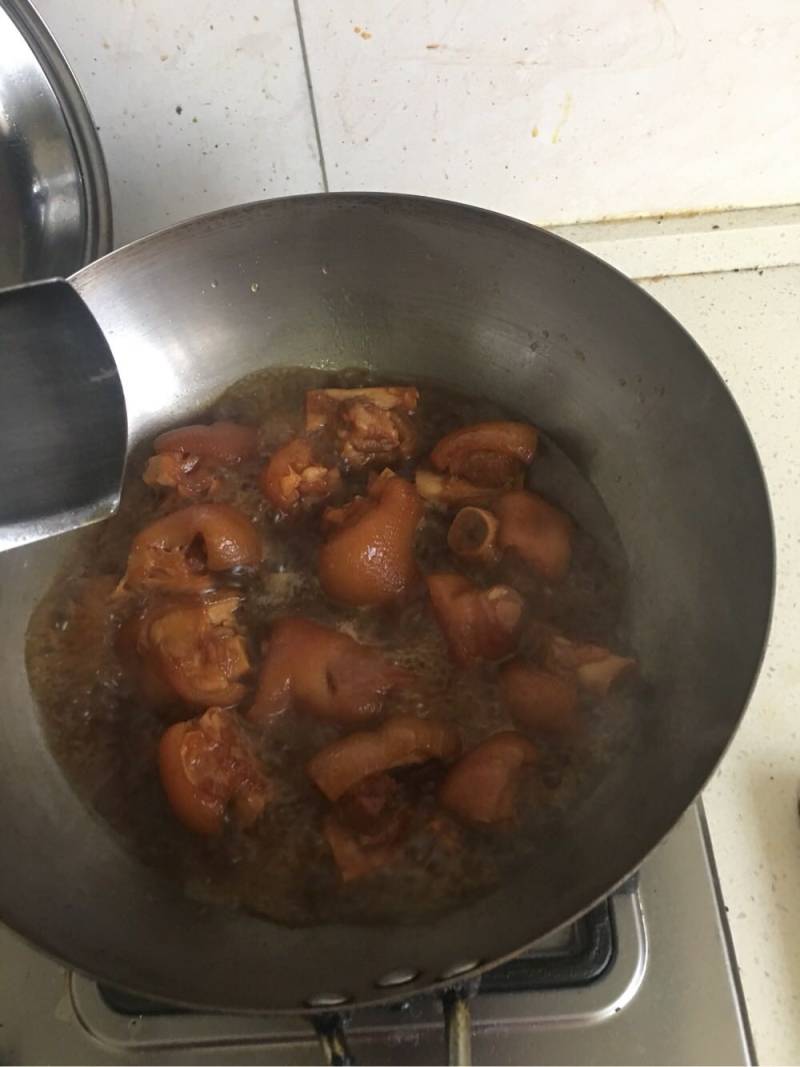 Steps for Cooking Braised Pork Trotters