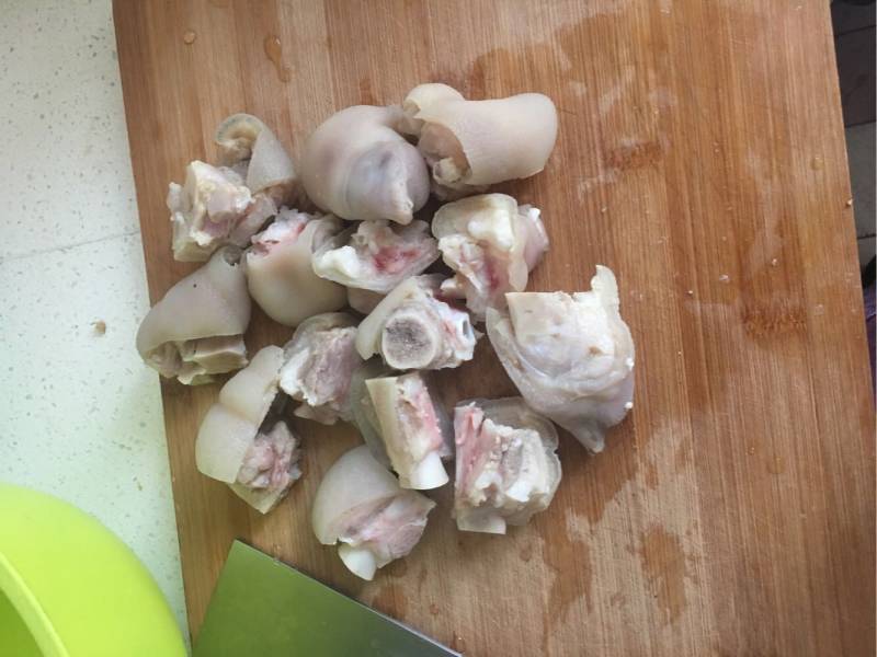 Steps for Cooking Braised Pork Trotters