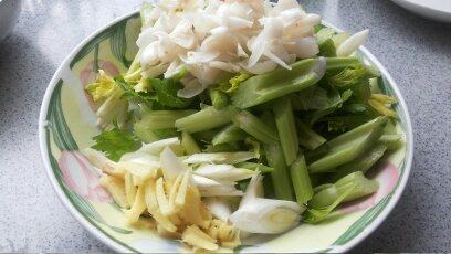 Celery and Lily Bulb Stir-Fry Step-by-Step