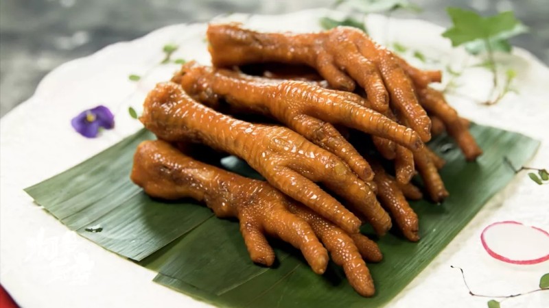 Spicy and Sour Chicken Feet in Vinegar