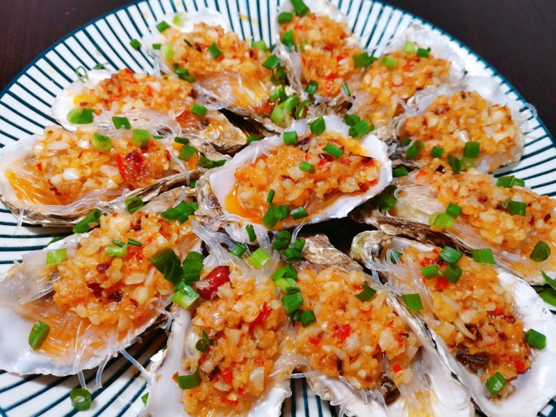 Garlic Vermicelli Steamed Oysters