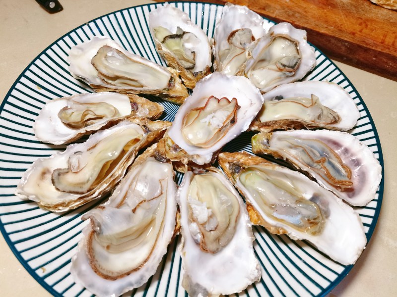 Steps for Cooking Garlic Vermicelli Steamed Oysters