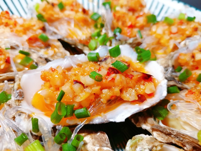 Garlic Vermicelli Steamed Oysters