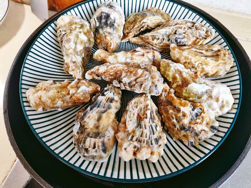 Steps for Cooking Garlic Vermicelli Steamed Oysters