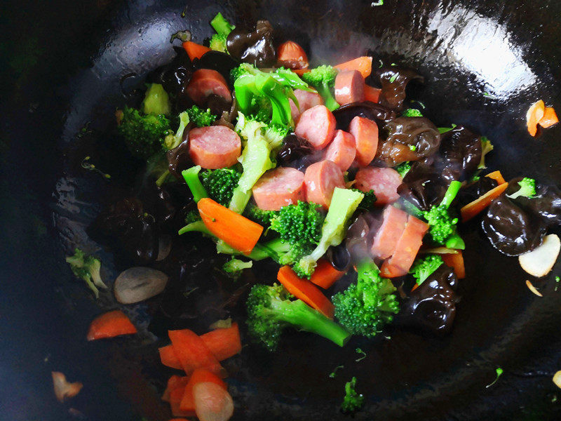 Steps for Cooking Broccoli and Beef Sausage Stir Fry